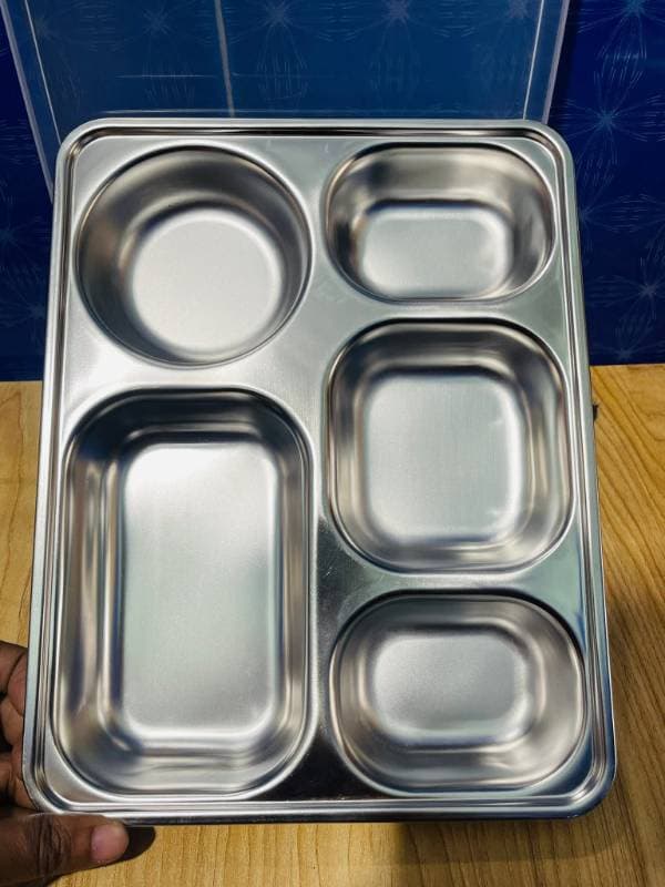 6 PC প্রিমিয়াম স্টেইনলেস স্টিল ৫-খোপ প্লেট (ঢাকনাসহ) 🍱 thumbnail 3