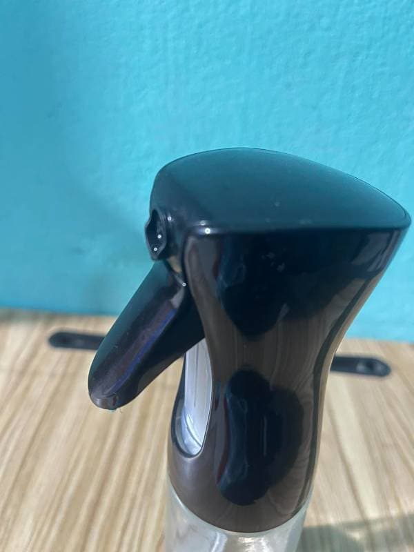 300ML Oil Spray Bottle / Plastic Atomizing Oil Spray Bottle / Portable BBQ Camping Olive Oil Spray Bottle thumbnail 2